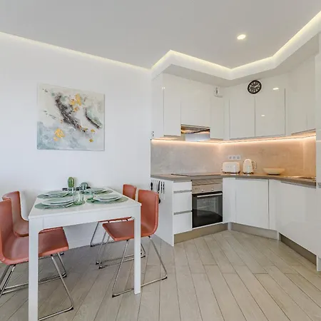 Апартаменты Sunrise Sea View Penthouse